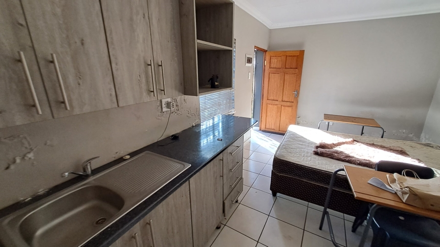 7 Bedroom Property for Sale in Willows Free State
